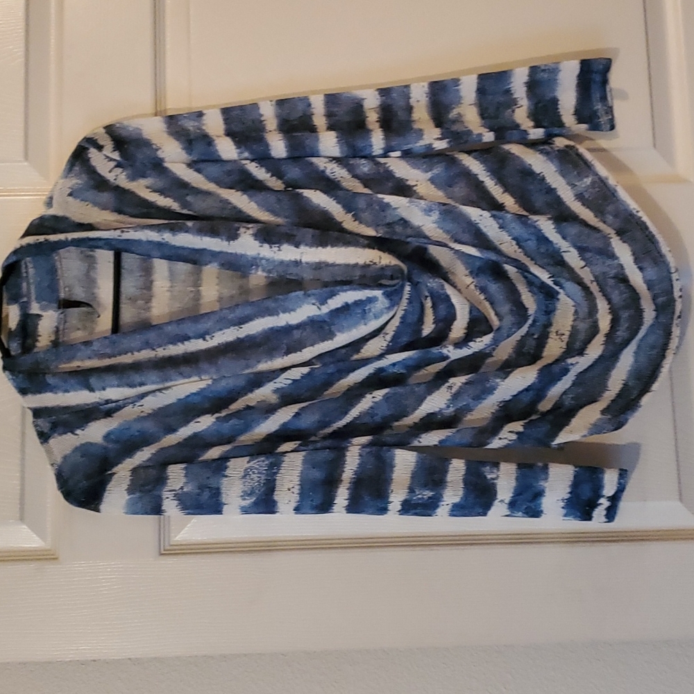 "Miss Match" Large ladies blue/white top